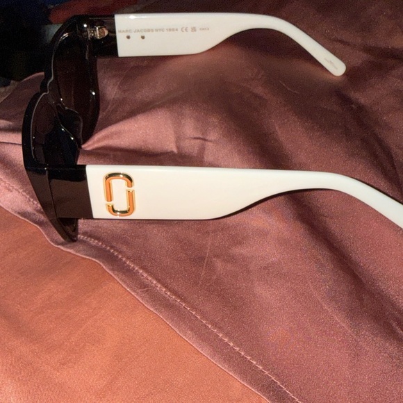 Marc Jacobs Sleek Black Sunglasses - Picture 6 of 11